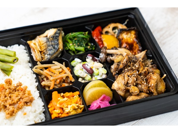 幕ノ内（上）炭火鶏ハラミ＆低温焼きサバ