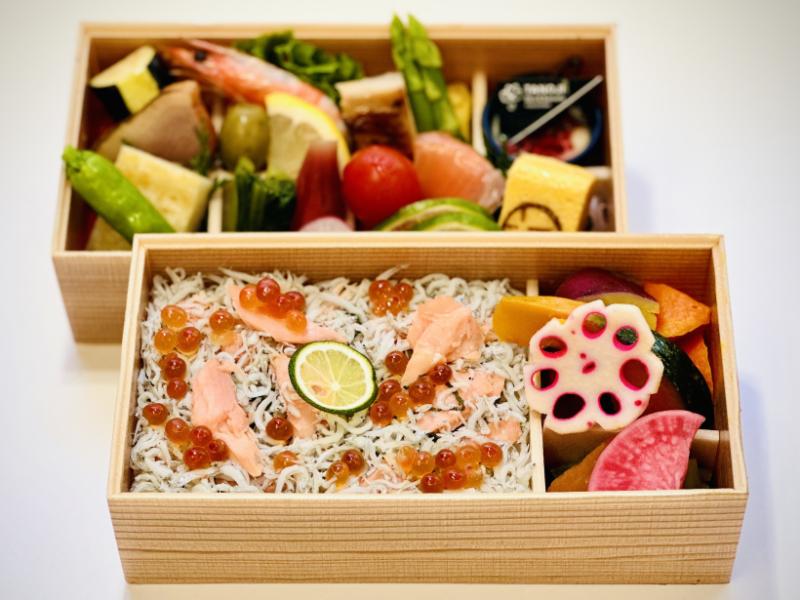 鮭といくらのしらす重弁当