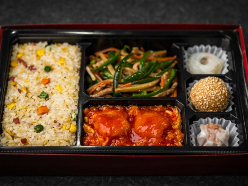 ガッツリ御膳（青椒肉絲・エビ卵チリソース）