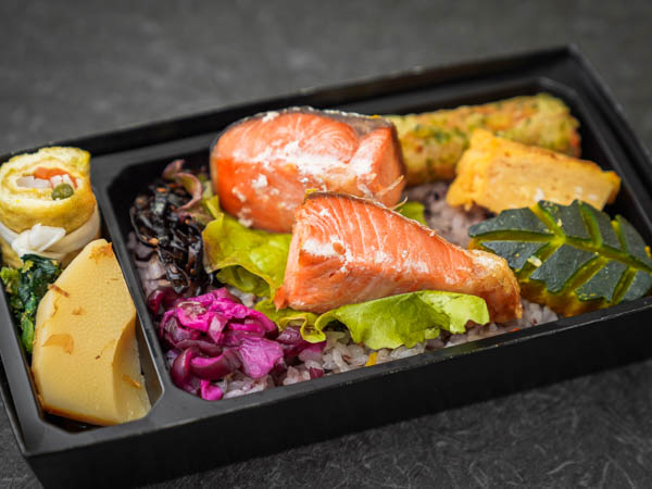 十五穀米 銀鮭の炙り焼き