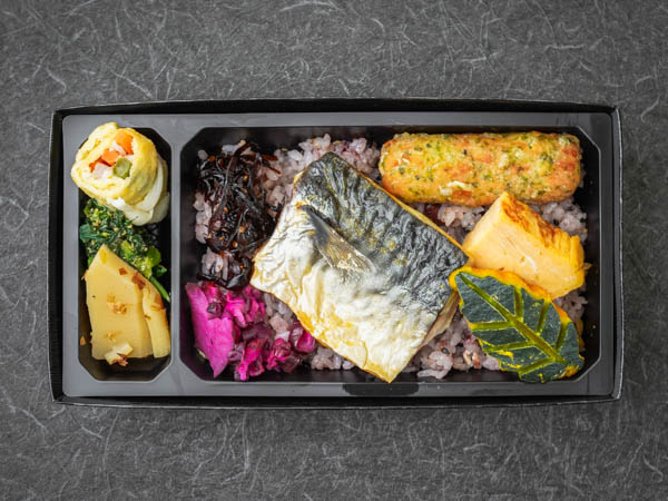 十五穀米 鯖の炙り焼き