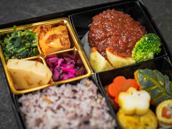 4升7種 手ごねハンバーグ トマトソース