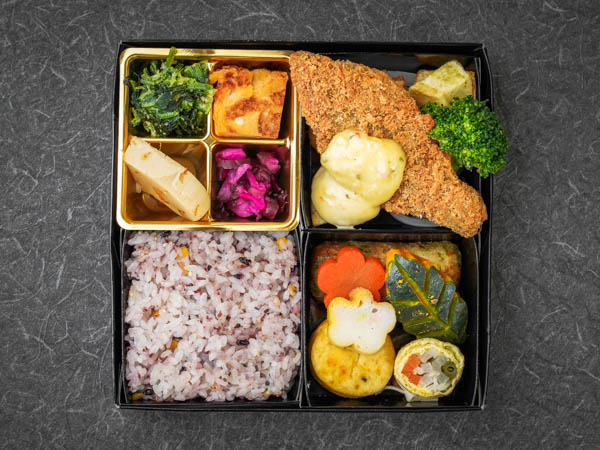 4升7種 白身魚のフライ 特製タルタル添え