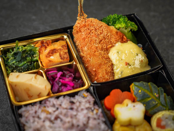 4升7種 鰺フライ 特製タルタル添え