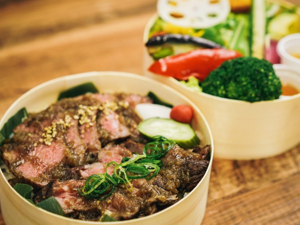 黒毛和牛ザブトン＆カイノミ弁当