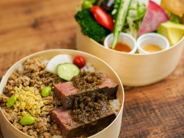 ミートローフ二段弁当