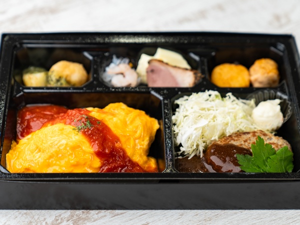 ハンバーグオムライス弁当【お茶付（185ml 缶）】