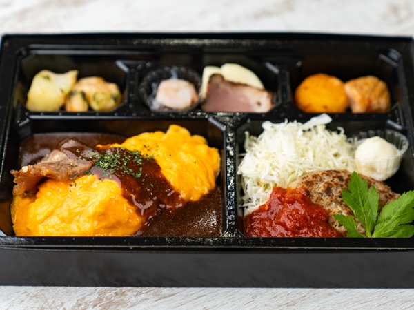 黒毛和牛のデミグラスソースオムライスハンバーグ弁当【お茶付（185ml 缶）】
