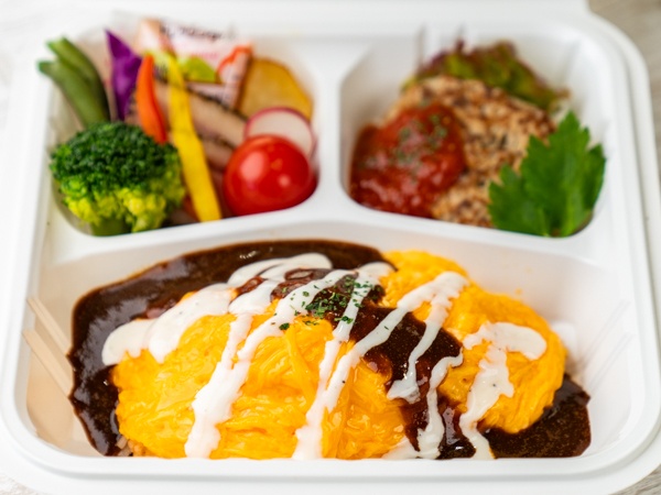 飾り野菜とイタリアンハンバーグオムライス弁当