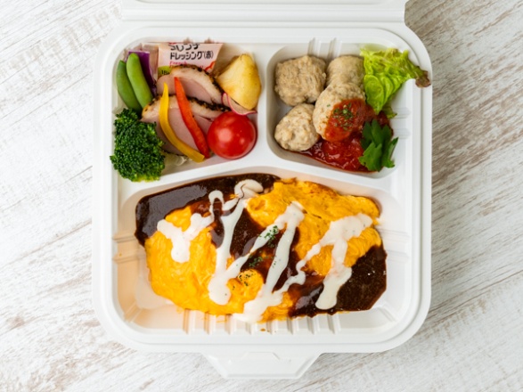 飾り野菜とトマト煮ミートボールオムライス弁当