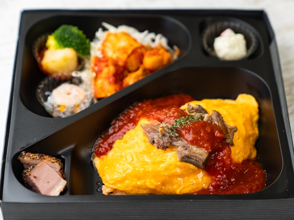 【和牛デミソースオムライス】鶏と帆立のトマト煮弁当