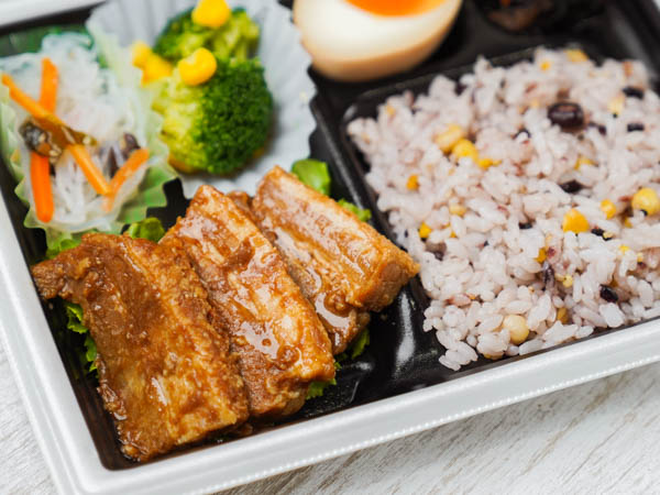 食彩 特製味噌豚角煮弁当