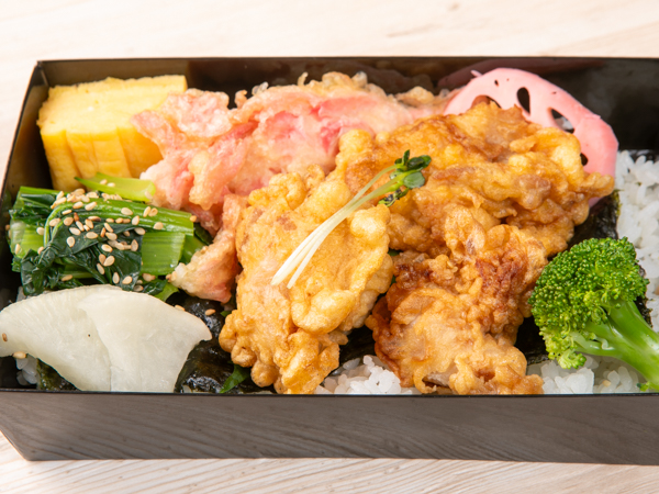 田舎風鶏からあげと５種の総菜海苔弁当