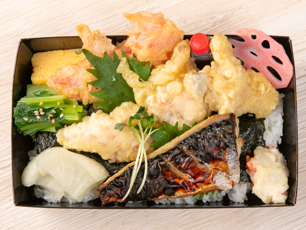 藻塩仕込みの鶏天とノルウェー産鯖西京焼きの海苔弁当