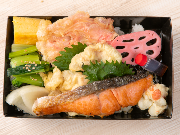 藻塩仕込みの鶏天と銀鮭塩焼きの海苔弁当