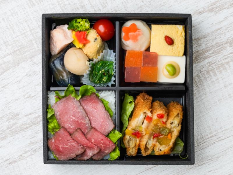 〜白身フライの甘酢あんかけ〜和惣菜の牛ロースト重弁当