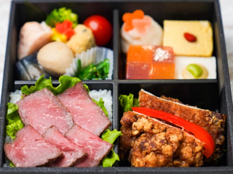 〜鶏の竜田揚げ〜和惣菜の牛ロースト重弁当