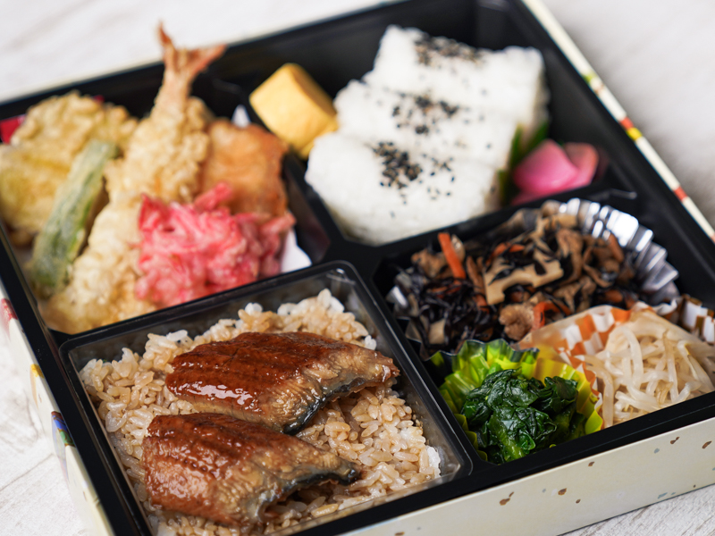 ミニうな重と天ぷらの御弁当