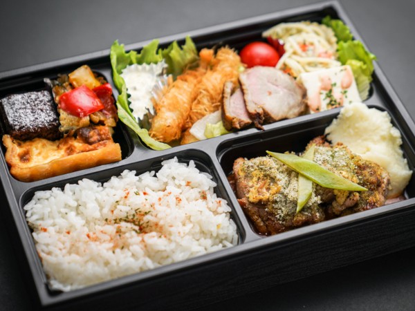 鶏もも肉の香草パン粉焼き自家製トマトソース