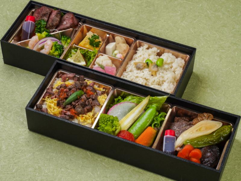 黒毛和牛いちぼ すき焼きとステーキ仕立ての食べ比べ二段御膳（～1月7日まで納品不可）