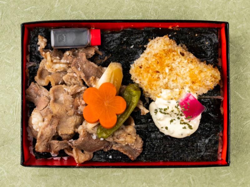 厳選牛すき焼きと白身魚のフライ特製海苔弁当（～1月7日まで納品不可）