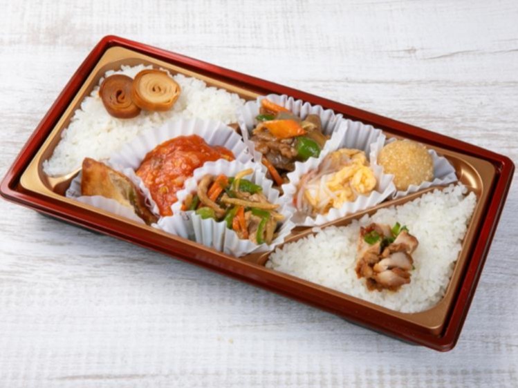 【メイン4種ボリューム満点】エビチリ・青椒肉絲・牛肉のオイスターソース炒め・かに玉