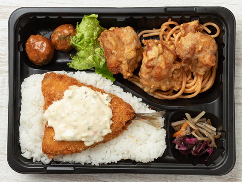 鶏モモのから揚げとアジフライのせご飯弁当