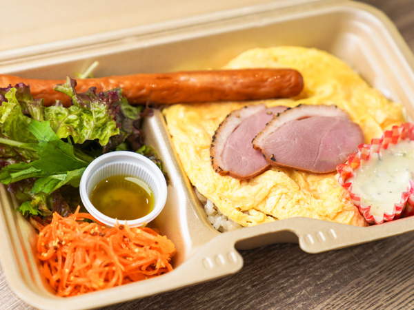 ソーセージオムライス弁当（バジルマヨ添え）