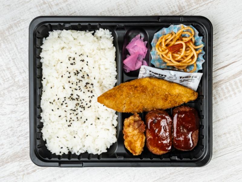 白身魚フライ＆ハンバーグ＆唐揚げ弁当