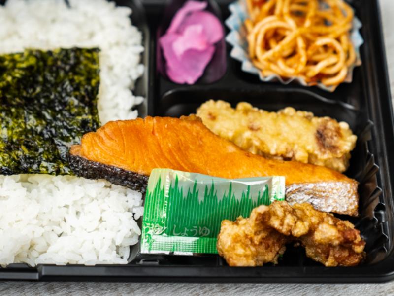 焼鮭＆ちくわ天弁当