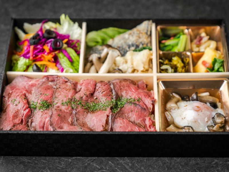 鰆の香草グリルとローストビーフ重