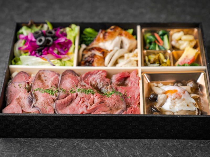 鶏の照り焼きとローストビーフ重