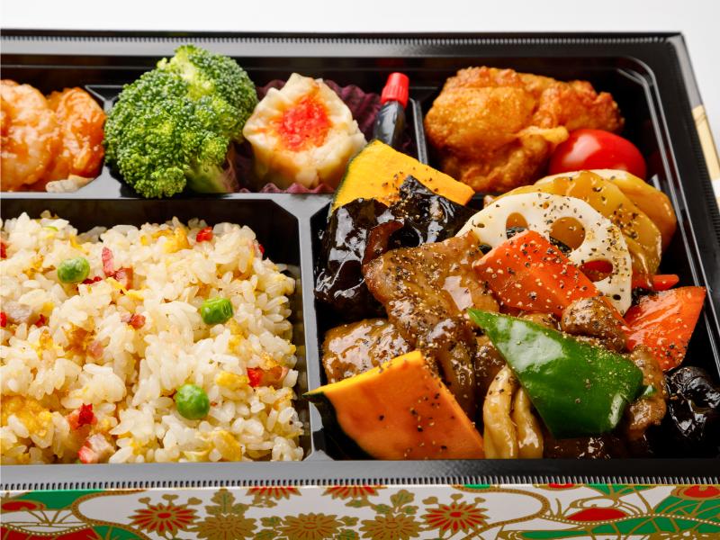 牛肉の黒胡椒炒めとプリプリ海老チリソース弁当