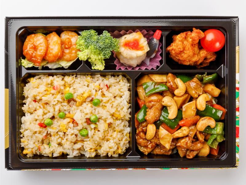 鶏肉カシューナッツとプリプリ海老チリソース弁当