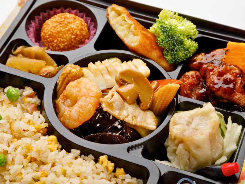 八宝菜と黒酢酢豚弁当