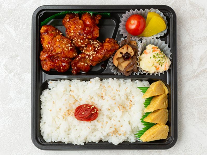 ヤムニョムチキンと卵焼き弁当