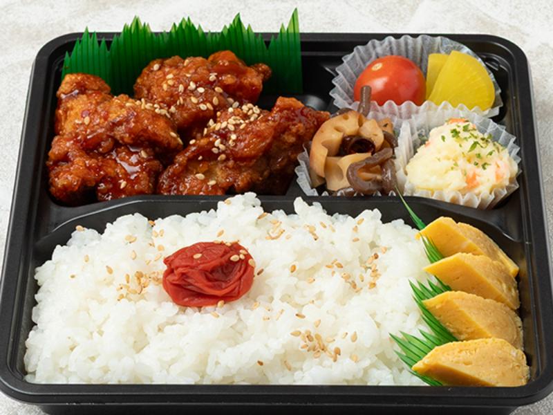 ヤムニョムチキンと卵焼き弁当