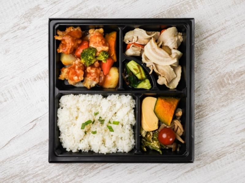 ダブルメイン甘からダレの鶏の唐揚げと野菜と豚の蒸ししゃぶしゃぶ