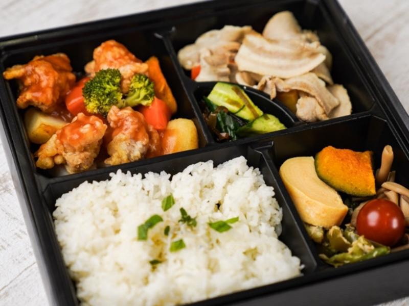 ダブルメイン甘からダレの鶏の唐揚げと野菜と豚の蒸ししゃぶしゃぶ