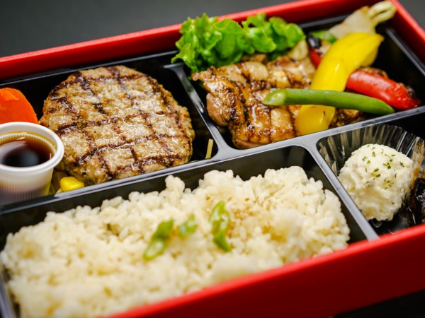 直火網焼きステーキハンバーグとグリル・ド・チキンのダブルメイン