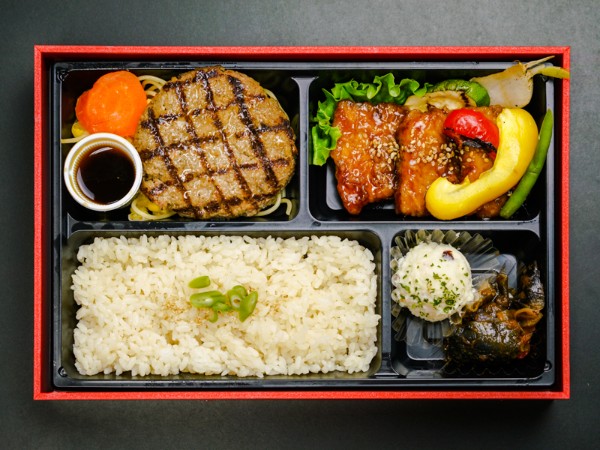 直火網焼きステーキハンバーグと特製ポークフリットのダブルメイン