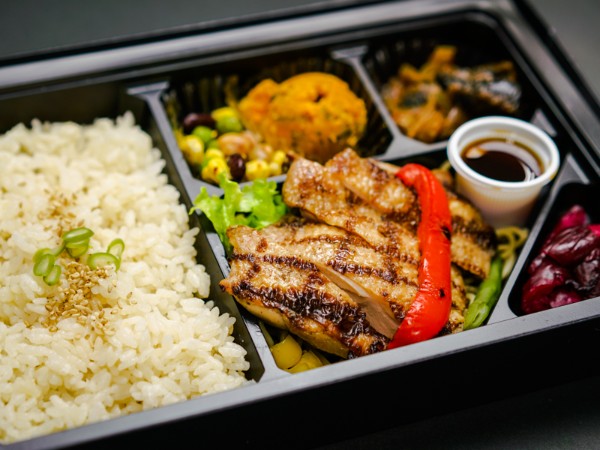 ソースが選べる直火網焼き グリル・ド・チキン