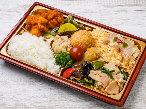 【豪華！】特製唐揚げ＆木須肉いろどり弁当