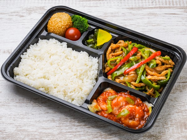 【お手頃！】青椒肉絲＆エビチリ弁当