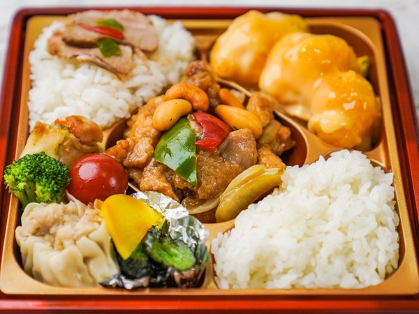【華やか！】鶏のカシューナッツ炒め＆エビマヨのスクエア弁当