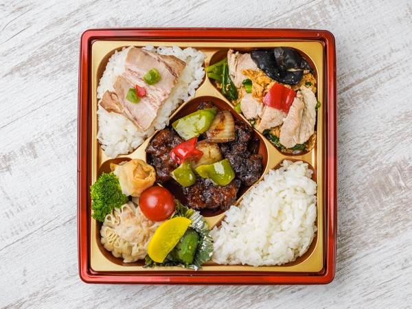 【華やか！】鶏の黒酢ソース＆木須肉のスクエア弁当