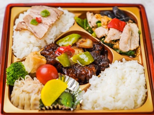 【華やか！】鶏の黒酢ソース＆木須肉のスクエア弁当