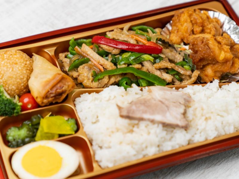 青椒肉絲＆特製唐揚げ弁当