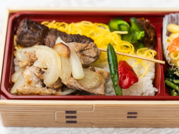 【炭火焼き牛串1本弁当】豚の生姜焼き