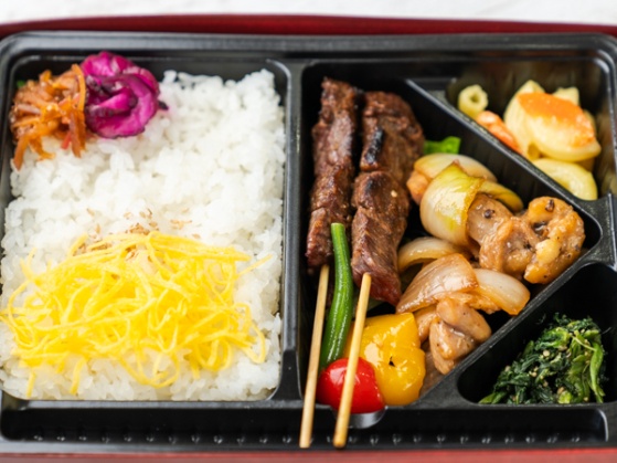 【炭火焼き牛串1本弁当】炭火焼き鶏の照り焼き